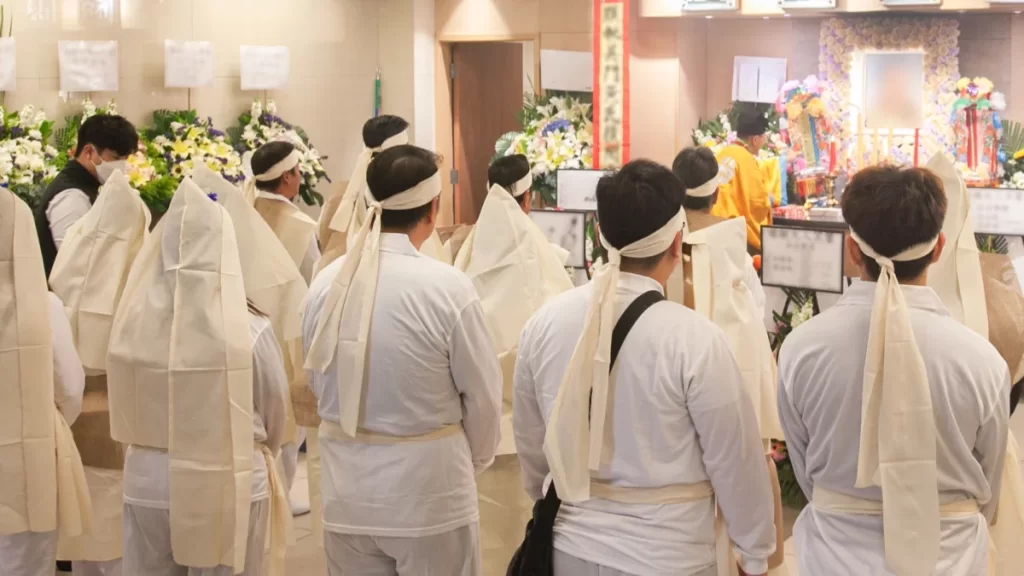 黑色不吉利嗎? 為什麼告別式或公祭西裝都是黑色呢 3 Eternal Blog 290824 05 1200x675 1
