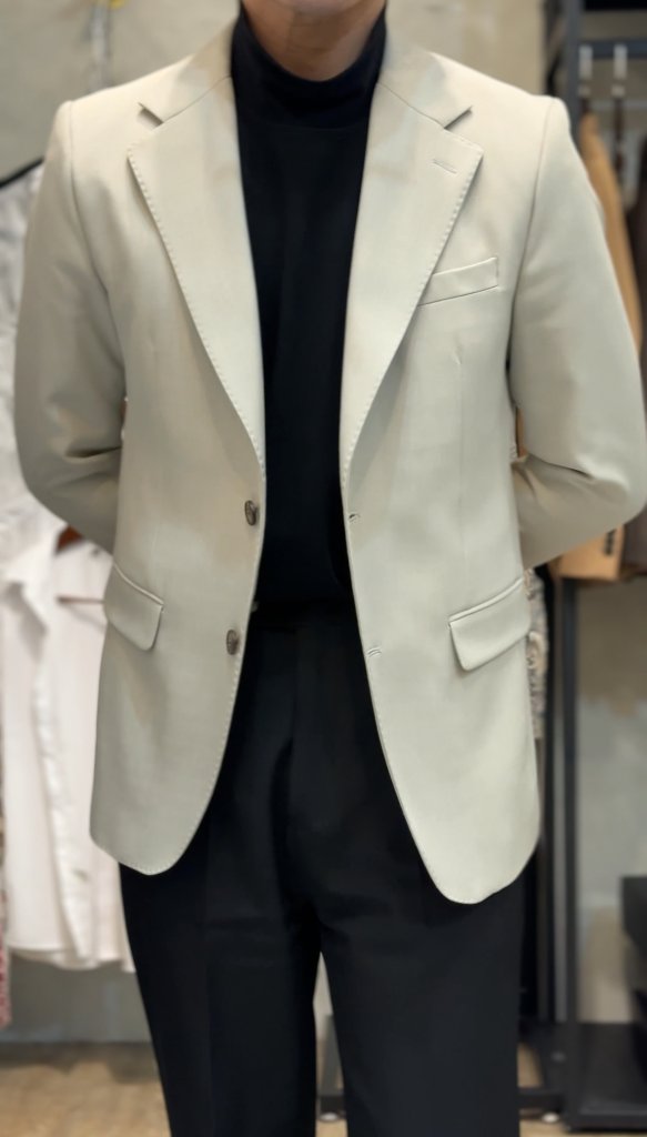 2026 年度代表色是什麼?白色西裝穿搭趨勢解析|男生淺色西裝怎麼穿才好看 6 IMG 5124