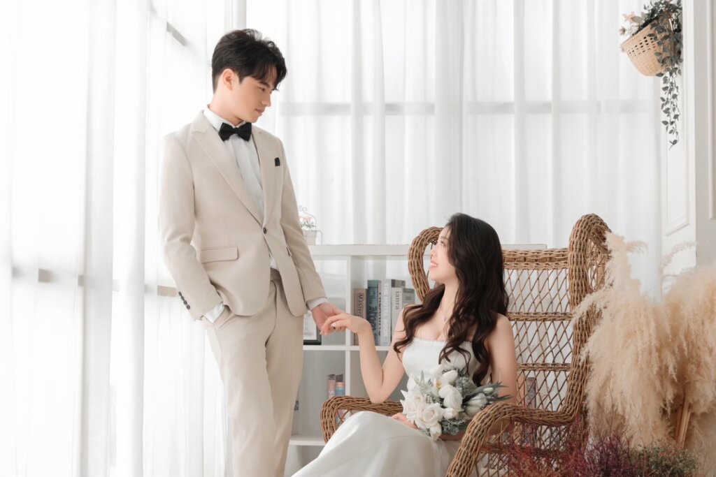 2026 年度代表色是什麼?白色西裝穿搭趨勢解析|男生淺色西裝怎麼穿才好看 3 IMG 4327